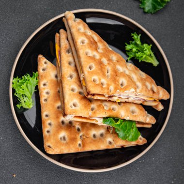 Sandviç, jambon, biftek, et, aperatif, meze, meze fotokopi, uzay yemeği arka plan, kırsal üst görüş.