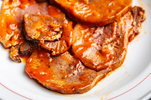 Lidah Daging Sapi Tomat Saus Pedas Makanan Segar Camilan Memasak — Stok Foto