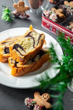 Noel pastası, çikolata katmanı, zencefilli kurabiye, tatlı tatlı tatlı, tatil, yeni yıl kutlaması, yemek, atıştırmalık şeyler.