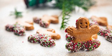 Zencefilli adam, noel kurabiyesi, tarçın, vanilya, zencefilli Noel tatlı, tatlı bayram pişirme, masa başı yiyeceklerinin fotokopisinde yeni yıl yemeği atıştırması.