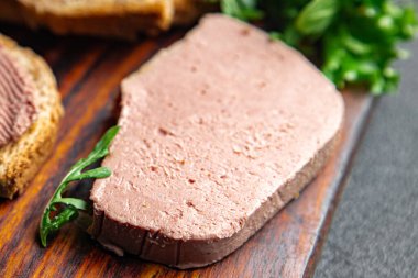 kaz ciğeri ve tavuk ciğeri sağlıklı yemek aperatifi yemek aperatifleri masa üzerinde fotokopi alanı arka plan kırsal üst görünüm