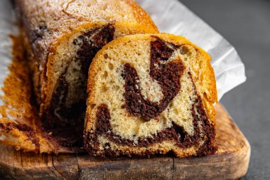 Vanilyalı kek, çikolatalı tatlı, lezzetli yemek, aperatif yemek, sofrada yemek, fotokopi, arka plan, kırsal manzara.