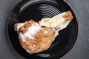 Ördek bacağı yarı pişmiş ördek eti taze lezzetli sağlıklı yemek aperatif yemek atıştırmalığı fotokopi masasında uzay yemeği arka plan kırsal manzarası