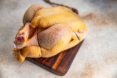 Tavuklu çiğ et. Kümes hayvanları. Organik et. Biyolojik, sağlıklı.