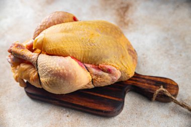 Tavuklu çiğ et. Kümes hayvanları. Organik et. Biyolojik, sağlıklı.