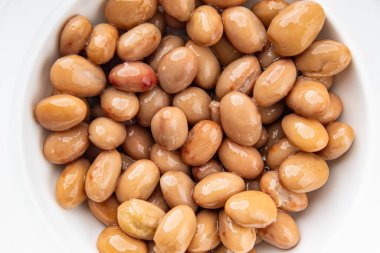 Pasta rulo çikolatalı tatlı lezzetli yemek atıştırmalıkları masanın üzerinde fotokopi uzayı arka plan kırsal manzarası