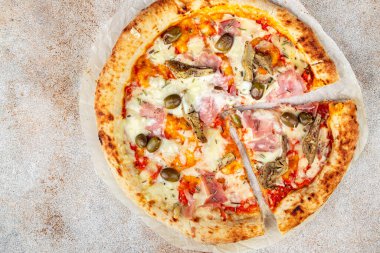 pizza enginarlı jambon taze sıcak fast food yemek aperatif yemek aperatifler fotokopi masasında uzay yemeği arka plan kırsal manzarası