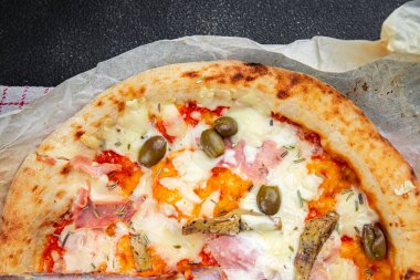 pizza enginarlı jambon taze sıcak fast food yemek aperatif yemek aperatifler fotokopi masasında uzay yemeği arka plan kırsal manzarası