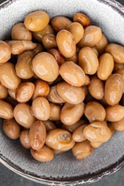 Fasulye Borlotti Legume yemek aperatifi masanın üzerinde fotokopi uzayı arka planı kırsal manzaralı vejetaryen yemekleri yiyor.