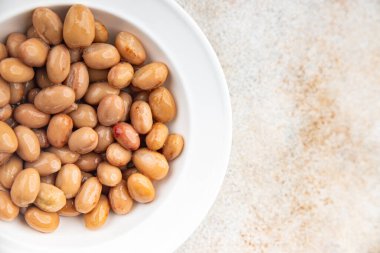 Fasulye Borlotti Legume yemek aperatifi masanın üzerinde fotokopi uzayı arka planı kırsal manzaralı vejetaryen yemekleri yiyor.