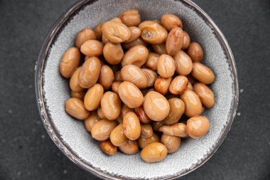 Fasulye Borlotti Legume yemek aperatifi masanın üzerinde fotokopi uzayı arka planı kırsal manzaralı vejetaryen yemekleri yiyor.