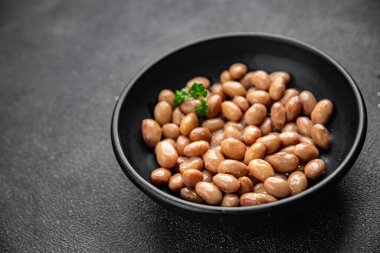 Fasulye Borlotti Legume yemek aperatifi masanın üzerinde fotokopi uzayı arka planı kırsal manzaralı vejetaryen yemekleri yiyor.