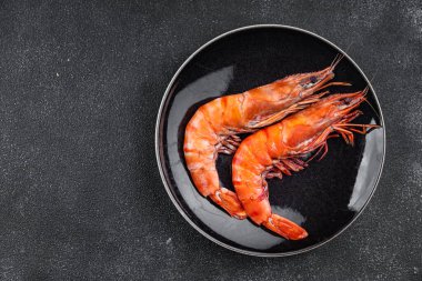 Langoustine büyük gambas karides taze karides iştah açıcı yemek aperatifleri fotokopi masasında uzay yiyecekleri arka plan kırsal üst görünüm