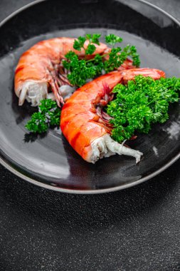 Langoustine büyük gambas karides taze karides iştah açıcı yemek aperatifleri fotokopi masasında uzay yiyecekleri arka plan kırsal üst görünüm