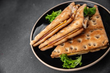 Sandviç, jambon, biftek, et, aperatif, meze, meze fotokopi, uzay yemeği arka plan, kırsal üst görüş.