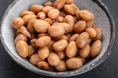 Fasulye çorbası kaynatılmış baklagil sağlıklı beslenmeye hazır aperatif yemek aperatifleri masanın üzerinde fotokopi uzayı arka planı kırsal üst görünüm keto veya paleo diyeti vejetaryen yemeği