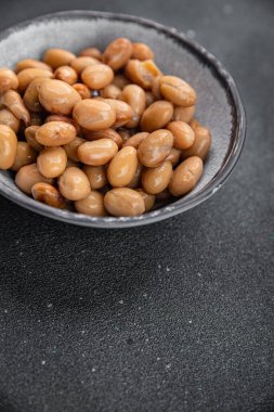 Fasulye çorbası kaynatılmış baklagil sağlıklı beslenmeye hazır aperatif yemek aperatifleri masanın üzerinde fotokopi uzayı arka planı kırsal üst görünüm keto veya paleo diyeti vejetaryen yemeği