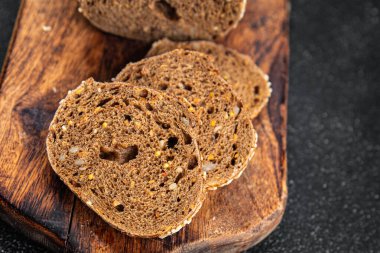Çavdar ekmeği fırınlanmış ayçiçeği tohumu taze yiyecekler sağlıklı pişirme aperatifler masada atıştırmalıklar fotokopi uzayı arka plan kırsal manzarası