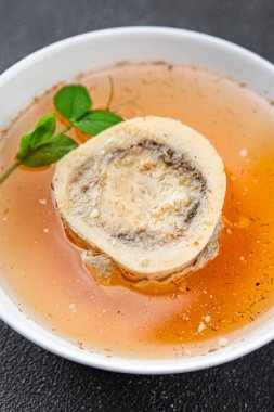 Kemikli sığır eti çorbası ilk yemek taze sağlıklı yemek aperatifler yemek aperatifler fotokopi uzay yemek arka plan kırsal üst görünüm 