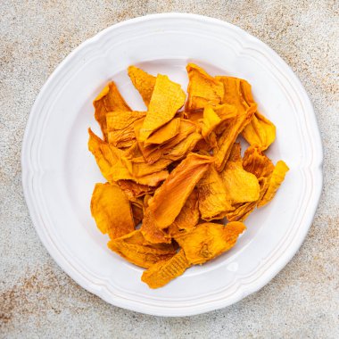 Kurutulmuş mango meyvesi iştah açıcı sağlıklı yemek aperatifleri masa üzerinde fotokopi uzay yiyecekleri arka plan kırsal üst görüş keto veya paleo diyet vejetaryen gıda