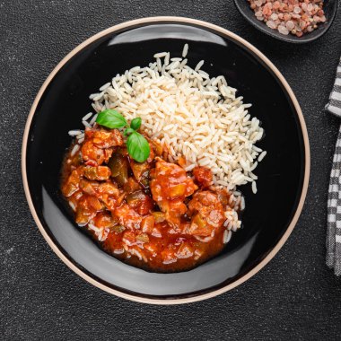 pirinç tavuğu, Bask eti, domates, taze yemek, sofrada atıştırmalık, fotokopi, arka plan, kırsal alan manzarası.