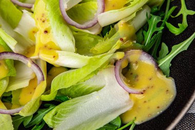 Hindiba salatası meyveleri hindiba vitaminleri lezzetli taze sağlıklı yemek aperatifleri masanın üzerinde fotokopi uzayı arka plan yemeği kırsal üst görünüm keto veya paleo diyet vejetaryen yiyecekler