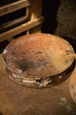 Peynir mahzeni aperatifleri yemek atıştırmalıkları masa üzerinde fotokopi alanı arka plan kırsal üst görünüm