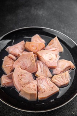 Ekmek meyvesi konservesi. Meyve konservesi. Lezzetli.