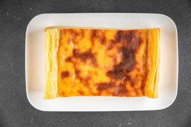 Meyveli pasta tatlı yumurta, krema, hamur tatlısı leziz yemek aperatifler masada yemek atıştırmalığı fotokopi uzayı yemek arka plan kırsal manzarası