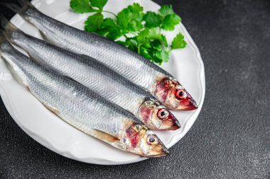 Ringa balığı taze çiğ deniz ürünleri lezzetli aperatif yemek aperatifleri masada fotokopi uzay yiyecekleri arka plan kırsal üst görünüm