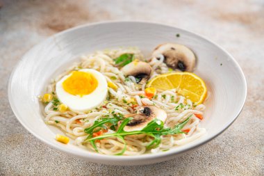 Ramen çorbası, Asya çorbası, lezzetli, sağlıklı, iştah açıcı, abur cubur, fotokopi, uzay yemeği arka plan kırsal manzarası.