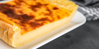 Flan kek tatlı tatlı tatlı fırın lezzetli taze yemek yemek aperatif masa üzerinde fotokopi uzay gıda arka plan kırsal üst görünüm