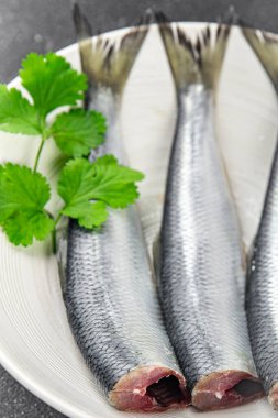 Ringa balığı taze deniz ürünleri lezzetli yemek aperatifleri masada fotokopi uzayı arka plan kırsal manzarası 