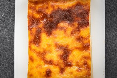 Meyveli pasta tatlı yumurta, krema, hamur tatlısı leziz yemek aperatifler masada yemek atıştırmalığı fotokopi uzayı yemek arka plan kırsal manzarası