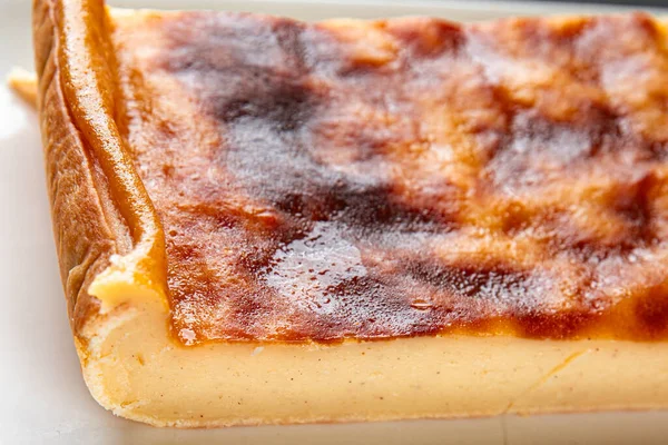 Meyveli pasta tatlı yumurta, krema, hamur tatlısı leziz yemek aperatifler masada yemek atıştırmalığı fotokopi uzayı yemek arka plan kırsal manzarası