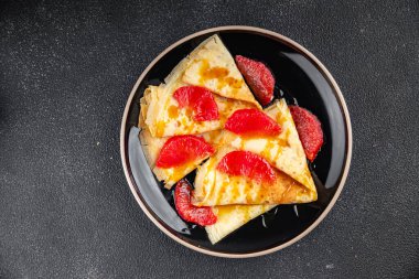 Krep greyfurt narenciye krepleri lezzetli taze yemek aperatifler masada yemek atıştırmalıkları fotokopi alanı arka plan kırsal manzarası