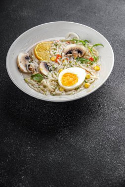 Ramen çorbası. Asya yemeği. Lezzetli. Yemek pişirme.
