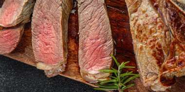 Biftek eti taze ızgara taze ızgara taze yemek aperatif yemek aperatifler masada fotokopi uzay yemek arka plan kırsal üst görünüm