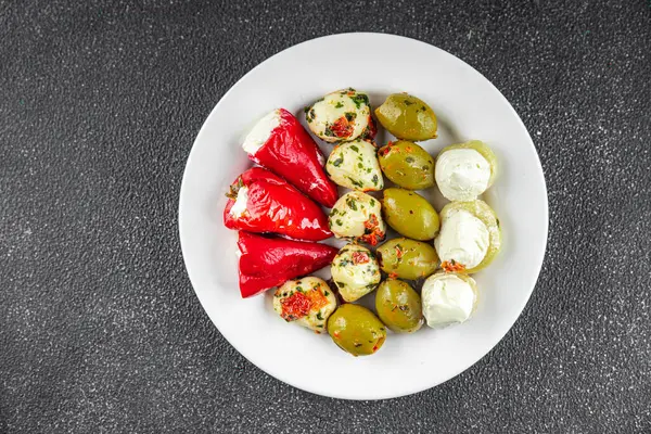 Antipasti Campuran Makanan Zaitun Mozzarella Isian Lada Antipasto Jamur Makanan — Stok Foto