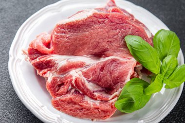 Domuz eti taze et hamuru taze yemek lezzetli yemek iştah açıcı yemek aperatifi masada fotokopi uzayı arka plan kırsal manzarası