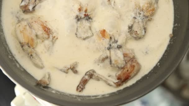 Βάτραχος Πόδια Μαγείρεμα Κρέας Σάλτσα Κρέμας Νόστιμο Υγιεινό Φαγητό Ορεκτικό — Αρχείο Βίντεο