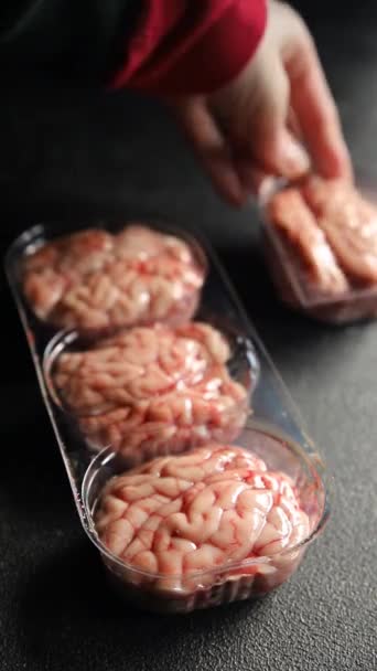 Schweinefleisch Gehirn Roh Essbare Innereien Fleisch Frische Lebensmittel Lecker Essen — Stockvideo