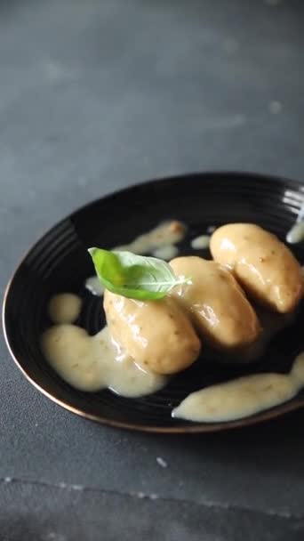 Quenelles Pork Mushroom Sauce Canned Food Jar Put Food Plate — Stock Video