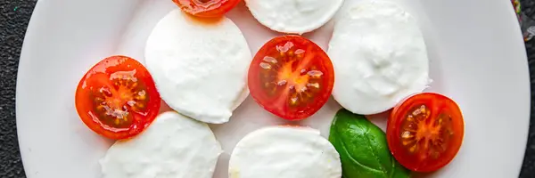 Mozzarella Salad Caprese Tomato Kemangi Makanan Segar Lezat Makanan Pembuka — Stok Foto