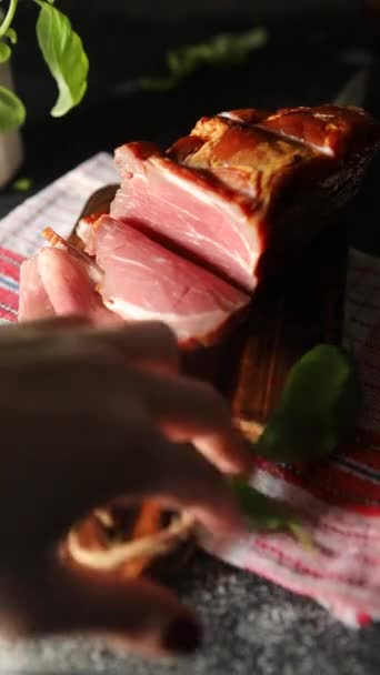 Wędzona Wieprzowina Mięso Gotowanie Bekon Jedzenie Przekąska Jedzenie Przekąska Stole — Wideo stockowe