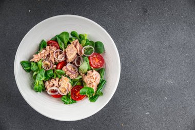 Salata, ton balığı, domates, yeşil yaprak marul sağlıklı yemek aperatifleri yemek aperatifleri masa üzerinde fotokopi alanı arka plan kırsal