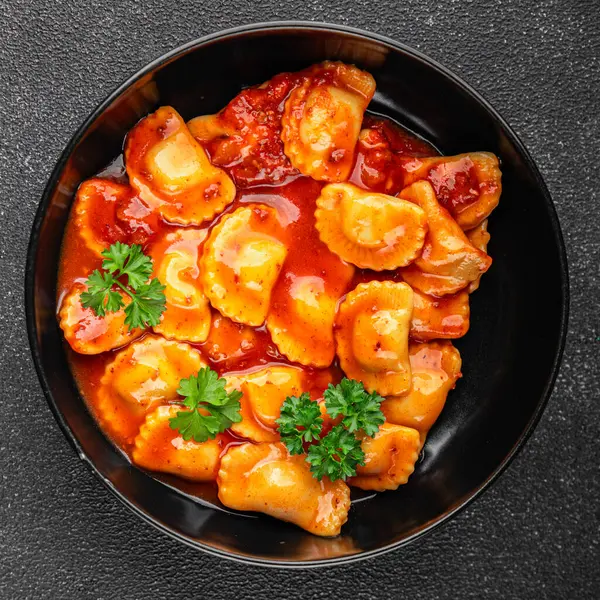 Ravioli Daging Sapi Saus Tomat Segar Masak Makanan Makanan Ringan — Stok Foto