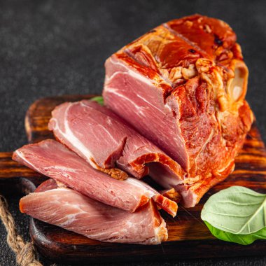 Füme domuz eti yemek aperatif yemek yemek yemek masa üzerinde fotokopi uzay yiyecek arka plan kırsal üst görünüm