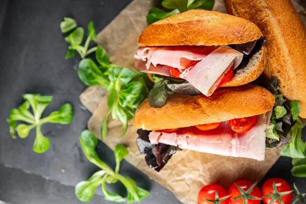Sandwich Ham Tomat Selada Hijau Sehat Makan Makanan Ringan Hidangan — Stok Foto