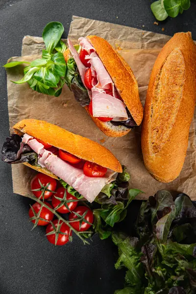 Бутерброд Шинка Помідор Зелений Салат Здорове Харчування Кулінарія Закуска Їжа Стокове Фото